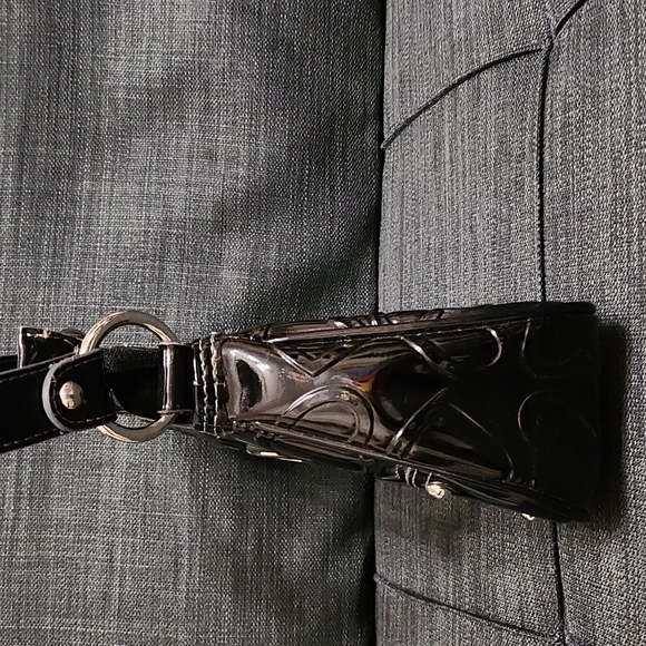 BEAUTIFUL XOXO BLACK PATENT HEARTS SHOULDER BAG IN GREAT CONDITION! - Picture 4 of 8